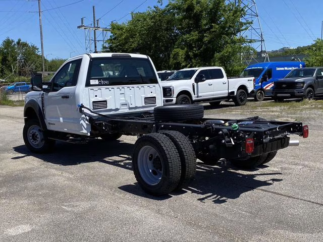 2025 Oxford White Ford Super Duty F-550 DRW XL RWD Chassis