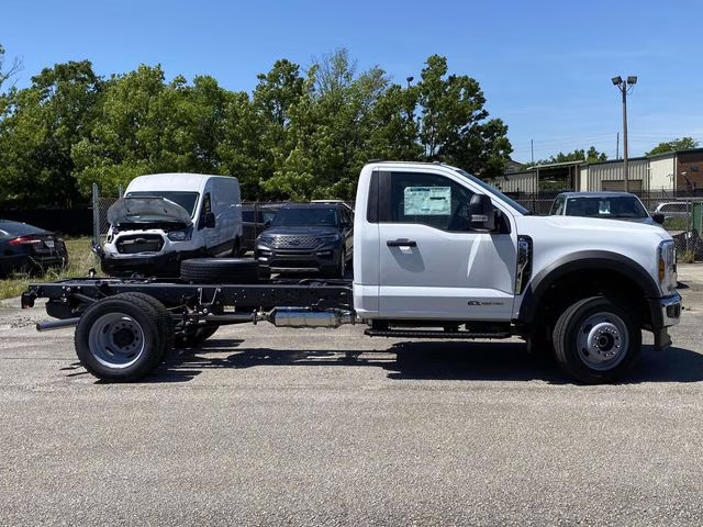2025 Oxford White Ford Super Duty F-550 DRW XL 4X4 Chassis