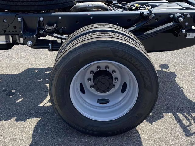 2025 Oxford White Ford F-600SD XL RWD Chassis