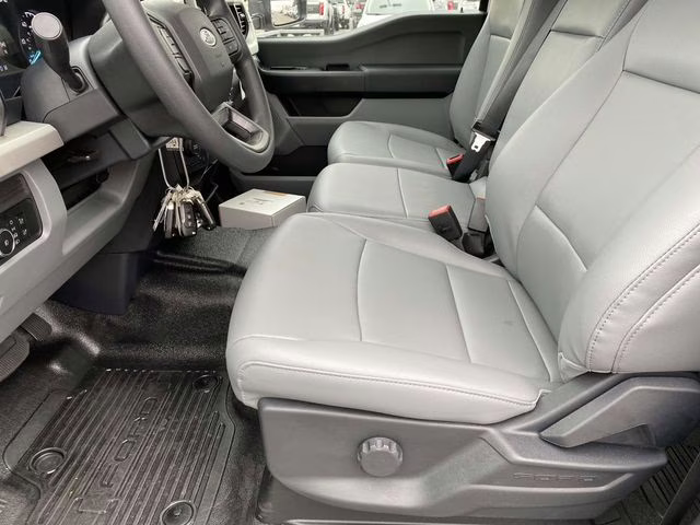 2025 Oxford White Ford F-600SD XL RWD Chassis