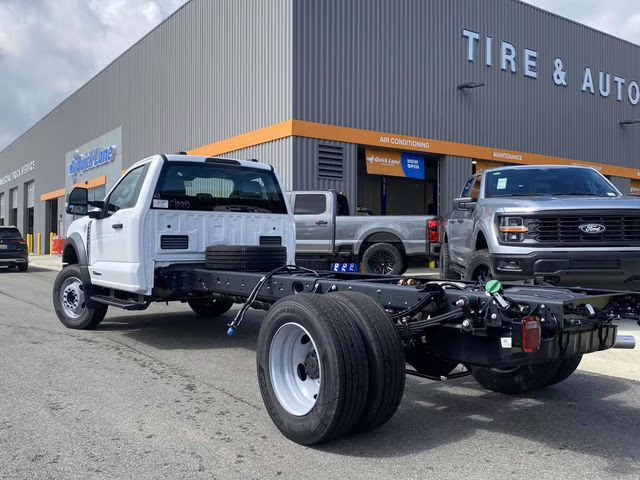 2025 Oxford White Ford F-600SD XL RWD Chassis
