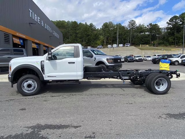 2025 Oxford White Ford F-600SD XL RWD Chassis