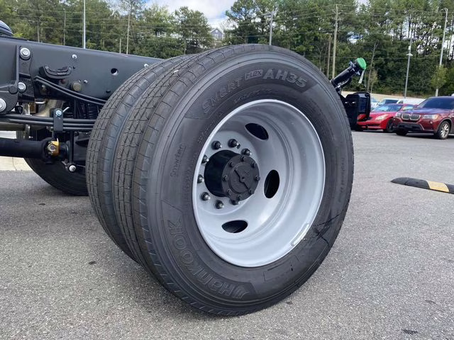 2025 Oxford White Ford F-600SD XL RWD Chassis