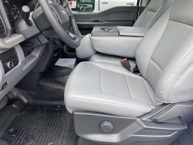 2025 Oxford White Ford F-600SD XL RWD Chassis