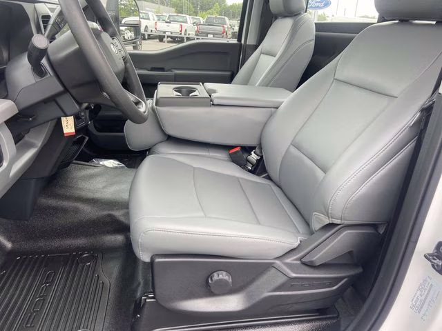 2025 Oxford White Ford Super Duty F-350 DRW XL RWD Chassis