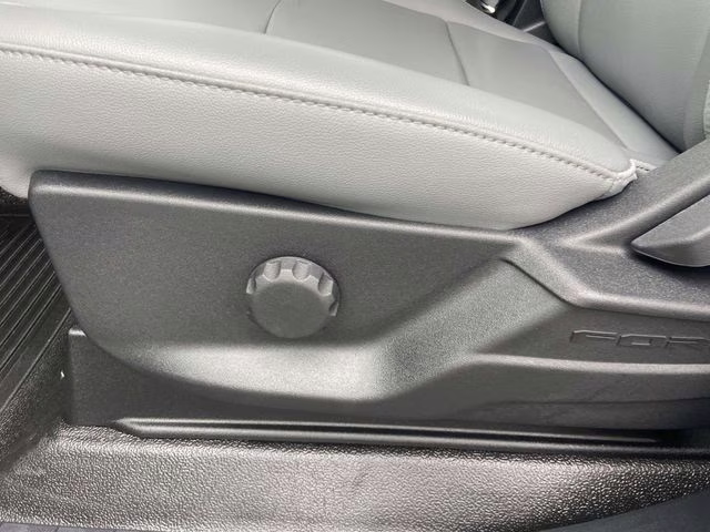 2025 Oxford White Ford Super Duty F-350 DRW XL RWD Chassis