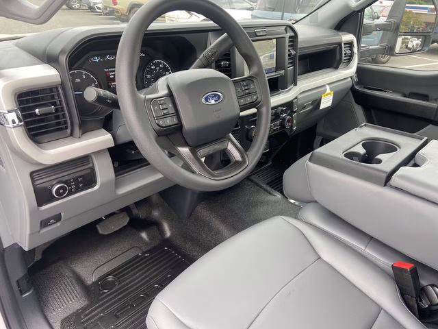 2025 Oxford White Ford Super Duty F-350 DRW XL RWD Chassis