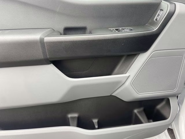 2025 Oxford White Ford Super Duty F-350 DRW XL RWD Chassis