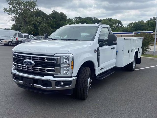 2025 Oxford White Ford Super Duty F-350 DRW XL RWD Chassis