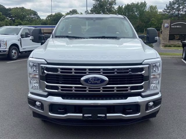 2025 Oxford White Ford Super Duty F-350 DRW XL RWD Chassis