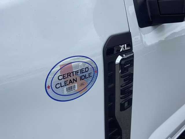 2025 Oxford White Ford Super Duty F-350 DRW XL RWD Chassis