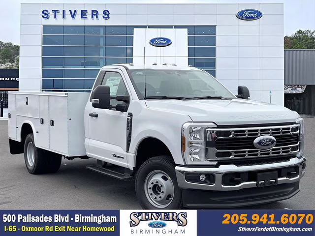 2025 Oxford White Ford Super Duty F-350 DRW XL 4X4 Chassis