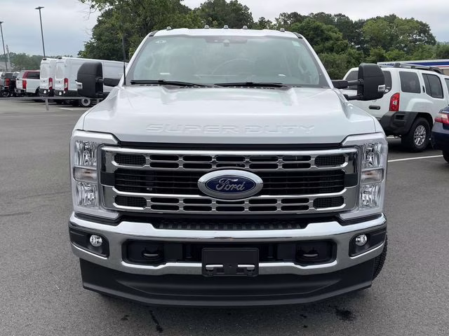 2025 Oxford White Ford Super Duty F-350 DRW XL 4X4 Chassis