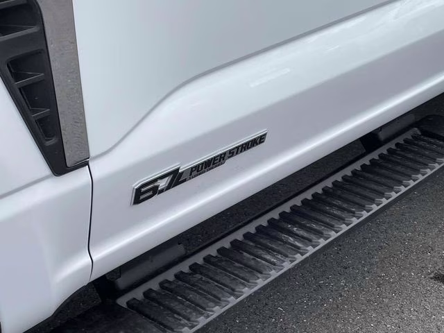 2025 Oxford White Ford Super Duty F-350 DRW XL 4X4 Chassis