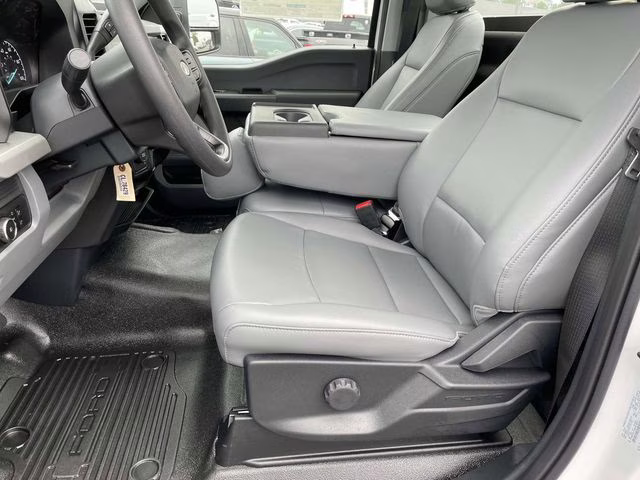 2025 Oxford White Ford Super Duty F-350 DRW XL 4X4 Chassis