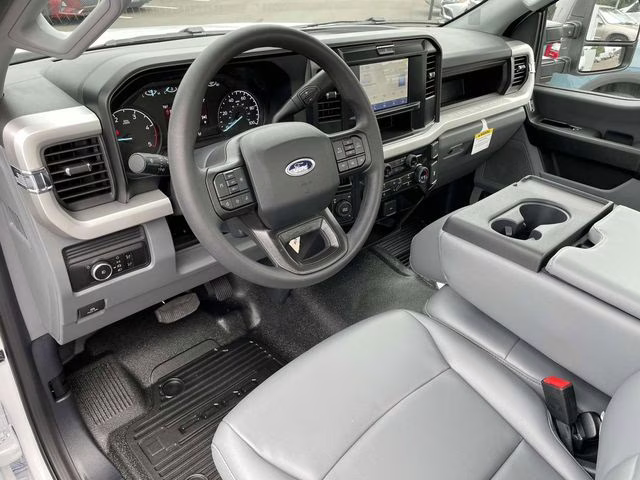 2025 Oxford White Ford Super Duty F-350 DRW XL 4X4 Chassis