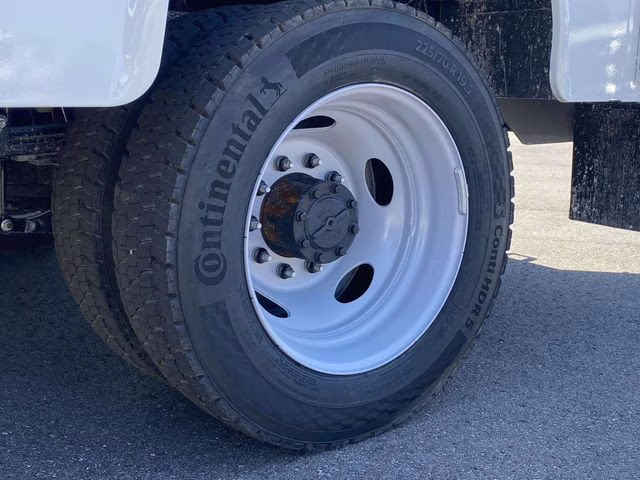 2026 Oxford White Ford Super Duty F-550 DRW XL 4X4 Chassis