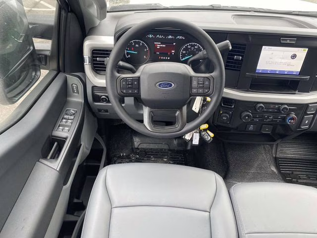 2026 Oxford White Ford Super Duty F-550 DRW XL 4X4 Chassis