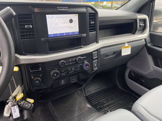 2026 Oxford White Ford Super Duty F-550 DRW XL 4X4 Chassis