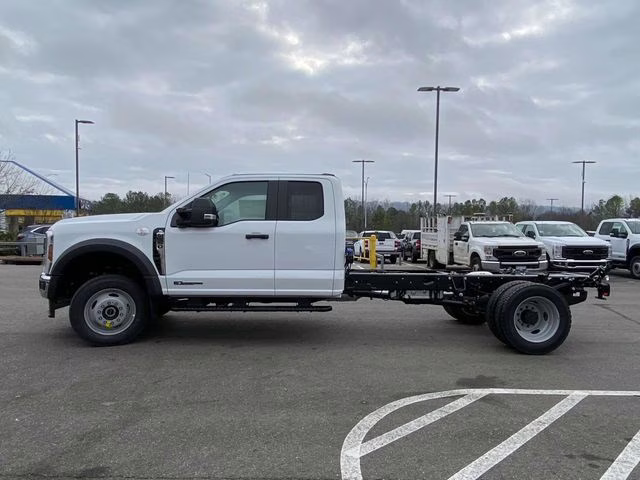 2026 Oxford White Ford Super Duty F-550 DRW XL 4X4 Chassis