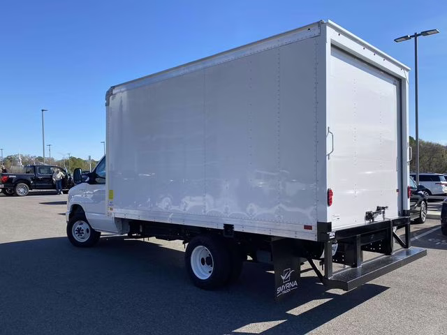 2025 Oxford White Ford E-350SD Base RWD Truck