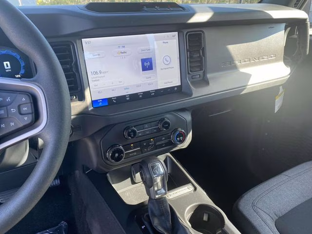 2025 Oxford White Ford Bronco Base 4X4 SUV