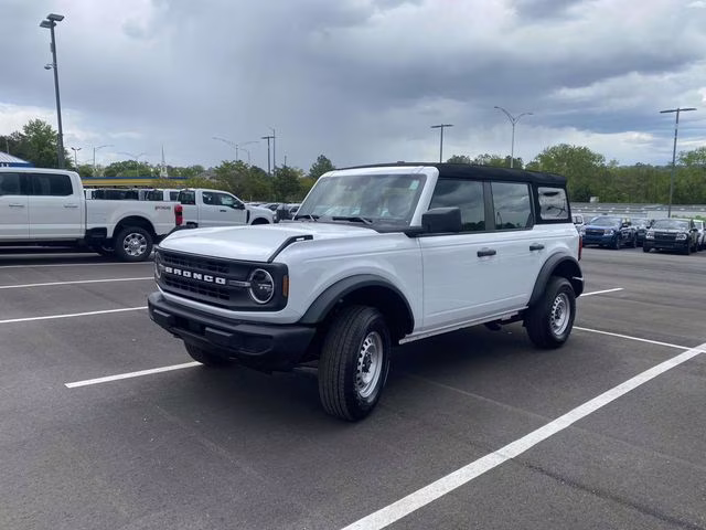 2025 Oxford White Ford Bronco Base 4X4 SUV