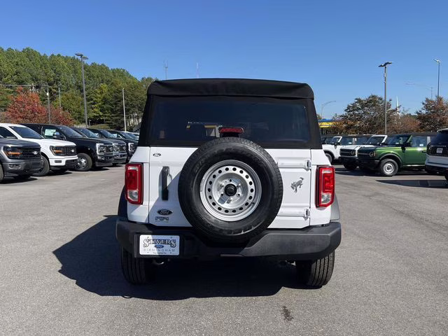 2025 Oxford White Ford Bronco Base 4X4 SUV