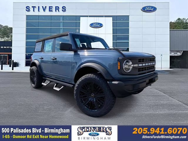 2025 Azure Gray Metallic Tri-Coat Ford Bronco Base 4X4 SUV