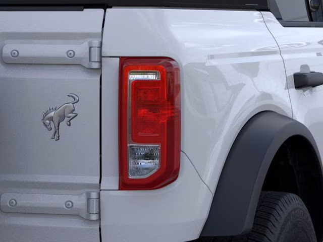 2025 Oxford White Ford Bronco Base 4X4 SUV