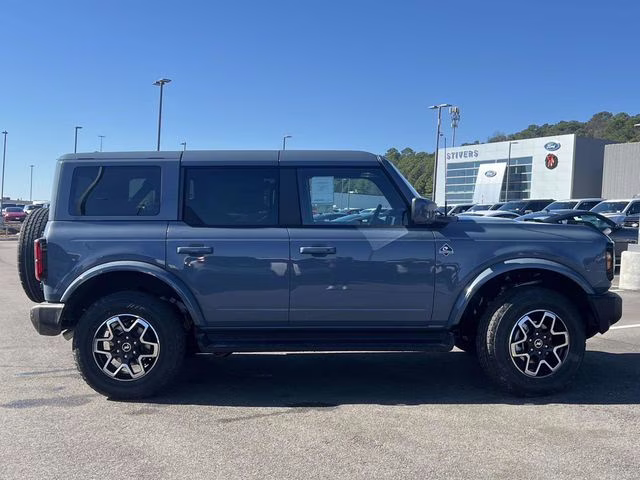 2025 Azure Gray Metallic Tri-Coat Ford Bronco Outer Banks 4X4 SUV
