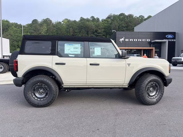 2025 Desert Sand Ford Bronco Base 4X4 SUV