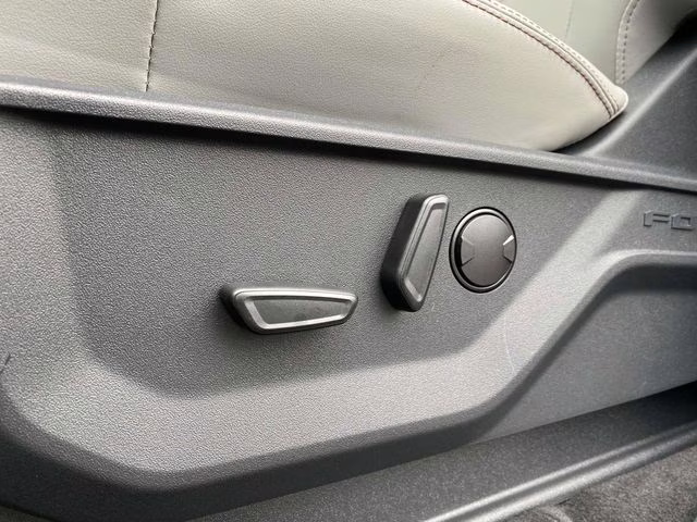 2025 Star White Metallic Tri-Coat Ford Expedition Max Active RWD SUV