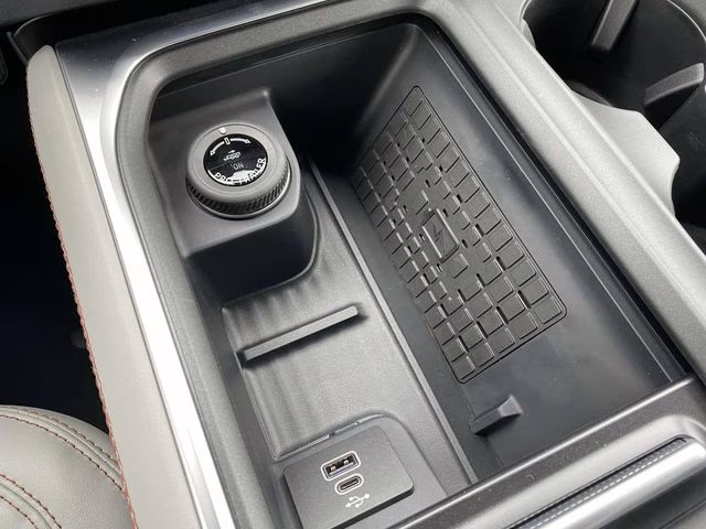 2025 Star White Metallic Tri-Coat Ford Expedition Max Active RWD SUV