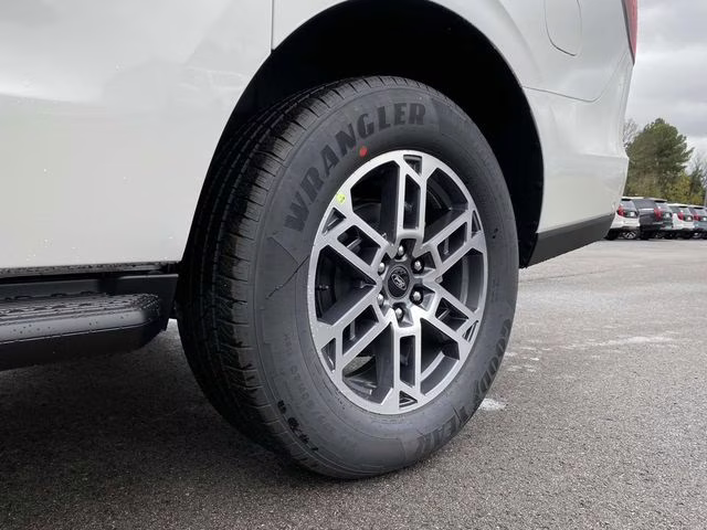 2025 Star White Metallic Tri-Coat Ford Expedition Max Active RWD SUV