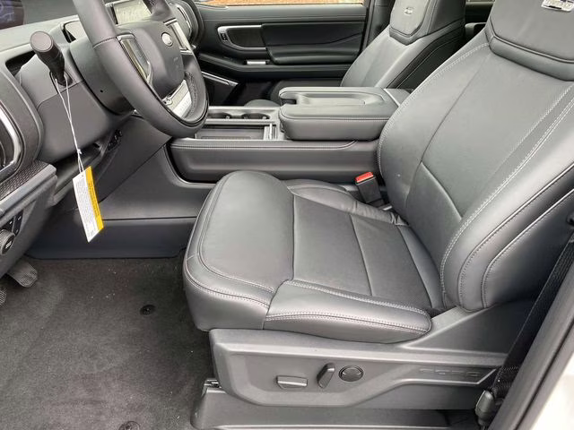 2025 Star White Metallic Tri-Coat Ford Expedition Max Platinum 4X4 SUV