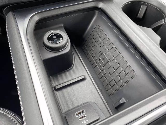 2025 Star White Metallic Tri-Coat Ford Expedition Max Platinum 4X4 SUV