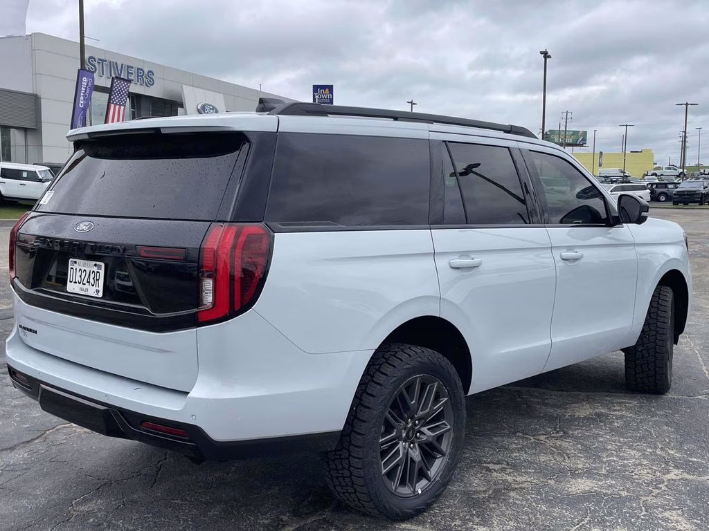 2026 Space Silver Metallic Ford Expedition Platinum 4X4 SUV