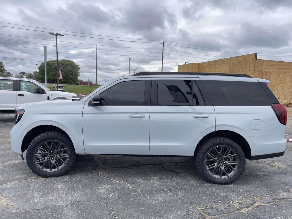 2026 Space Silver Metallic Ford Expedition Platinum 4X4 SUV