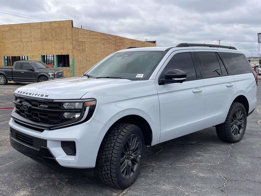 2026 Space Silver Metallic Ford Expedition Platinum 4X4 SUV