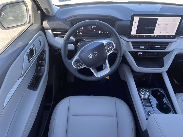 2026 Star White Metallic Tri-Coat Ford Explorer Active RWD SUV