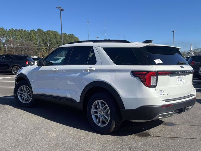 2026 Star White Metallic Tri-Coat Ford Explorer Active RWD SUV