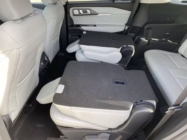 2026 White Metallic Ford Explorer Platinum 4X4 SUV