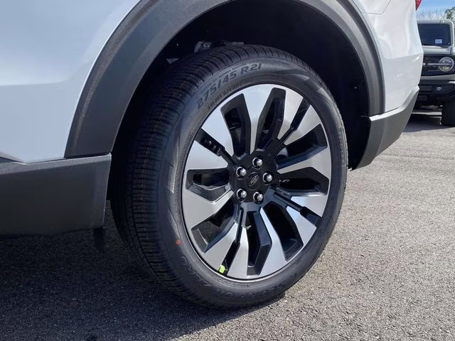 2026 White Metallic Ford Explorer Platinum 4X4 SUV