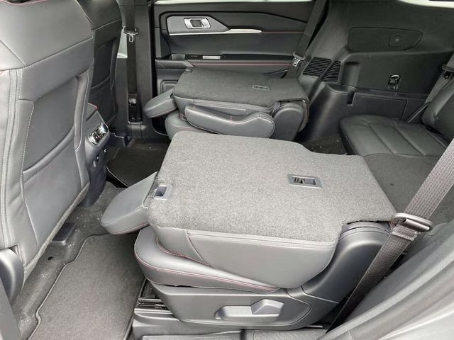 2026 Carbonized Gray Metallic Ford Explorer ST-Line 4X4 SUV