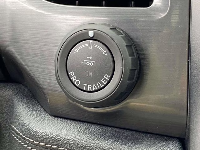 2025 Space White Metallic Ford F-150 Lightning Flash AWD Truck