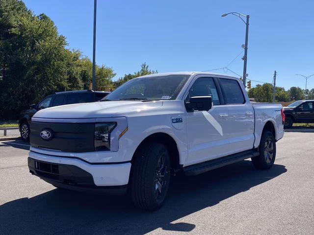 2025 Oxford White Ford F-150 Lightning Flash AWD Truck