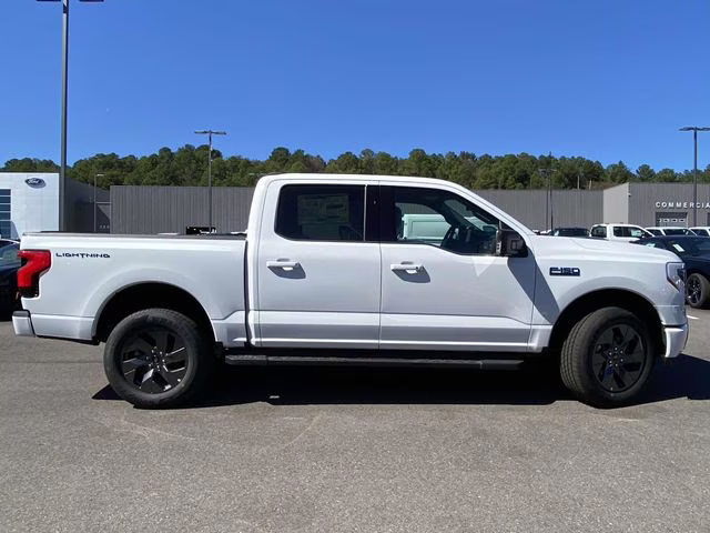 2025 Oxford White Ford F-150 Lightning Flash AWD Truck