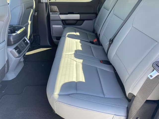 2025 Oxford White Ford F-150 Lightning Flash AWD Truck