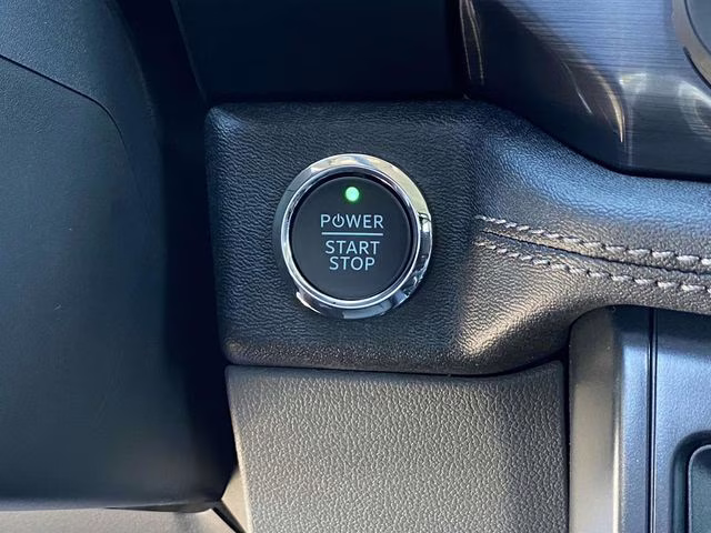 2025 Oxford White Ford F-150 Lightning Flash AWD Truck